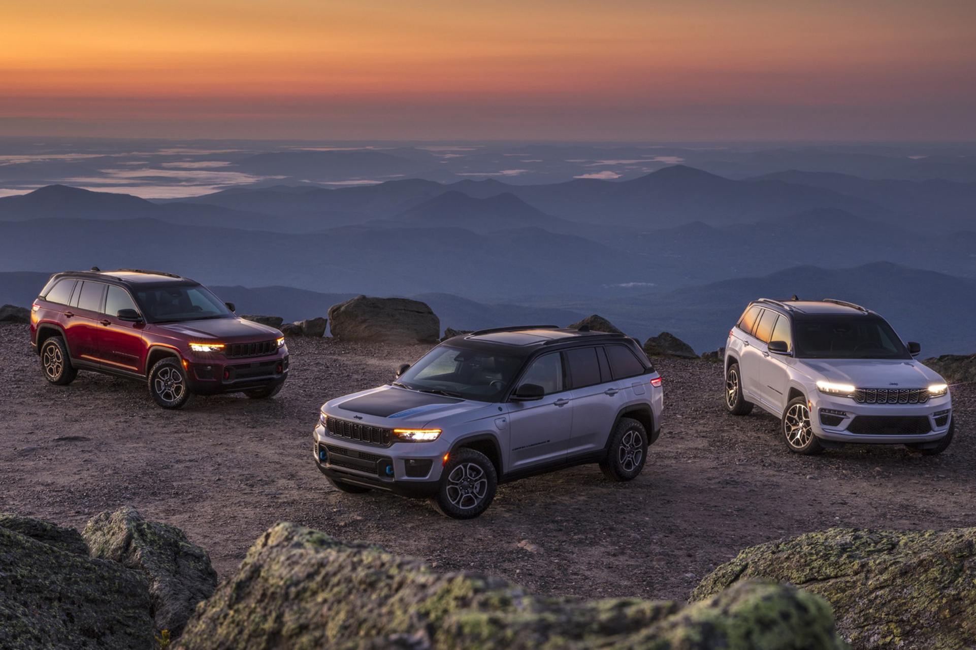 Download 2022 Jeep Grand Cherokee Trailhawk HD Wallpaper 1922x1281 #10
