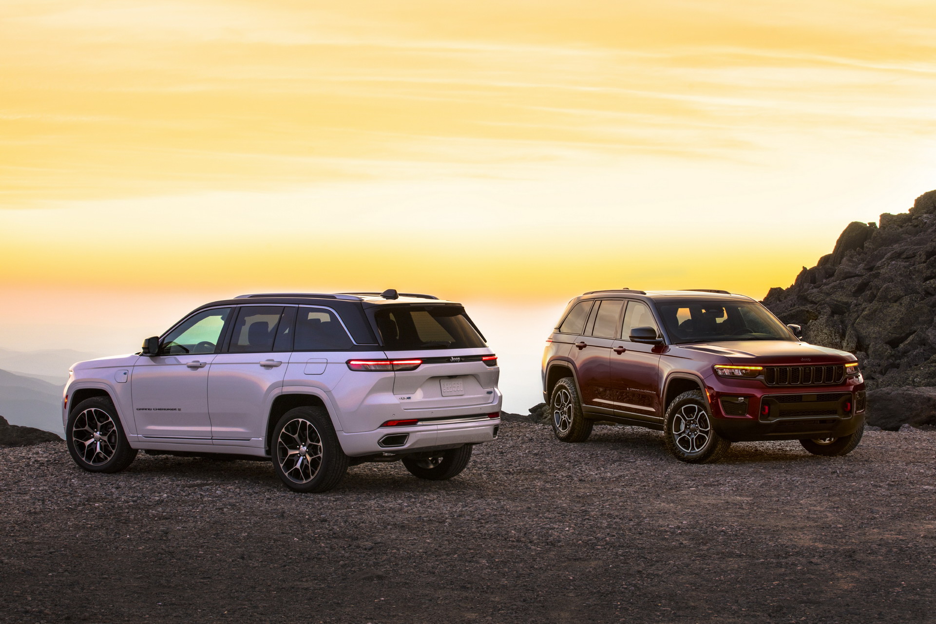 Download 2022 Jeep Grand Cherokee Trailhawk HD Wallpaper 1921x1281 #11