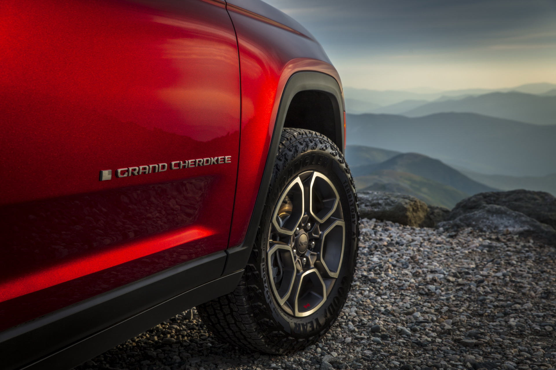 Download 2022 Jeep Grand Cherokee Trailhawk - Wheel HD Wallpaper 1921x1281 #30