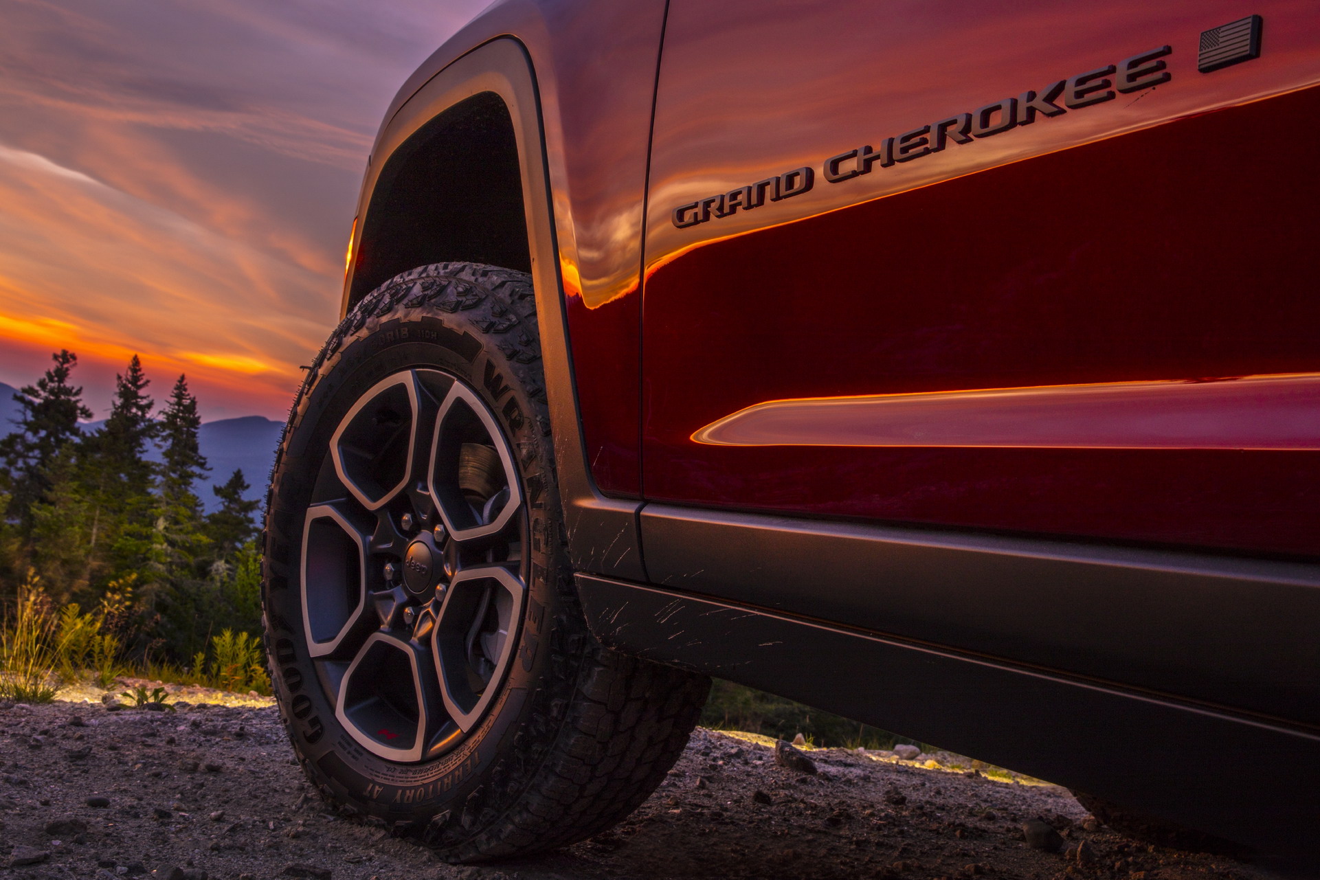Download 2022 Jeep Grand Cherokee Trailhawk - Wheel HD Wallpaper 1921x1281 #31