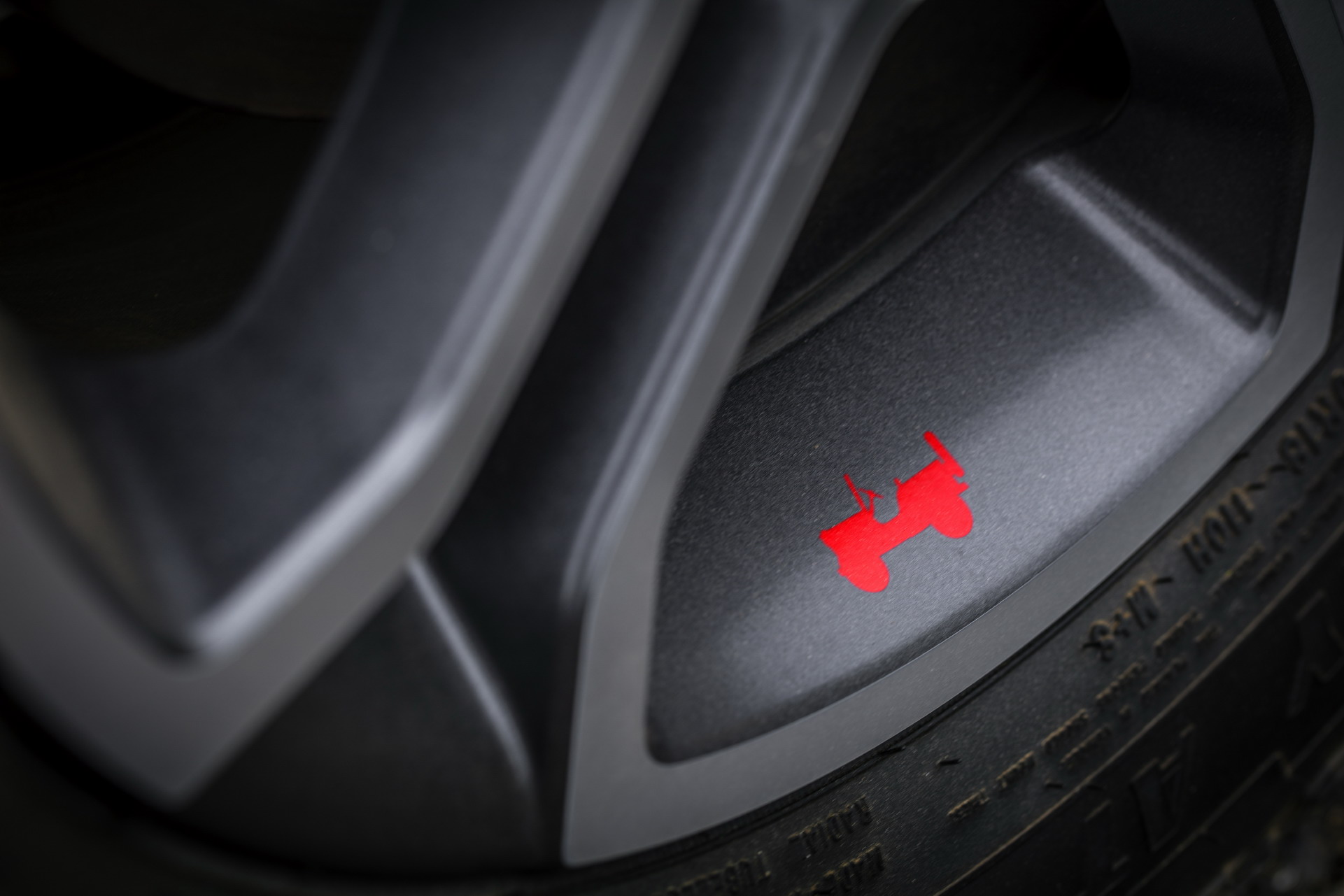 Download 2022 Jeep Grand Cherokee Trailhawk - Wheel HD Wallpaper 1921x1281 #35