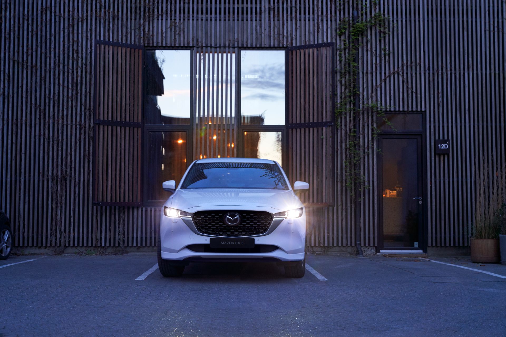 Download 2022 Mazda CX-5 - Front HD Wallpaper 1920x1281 #29