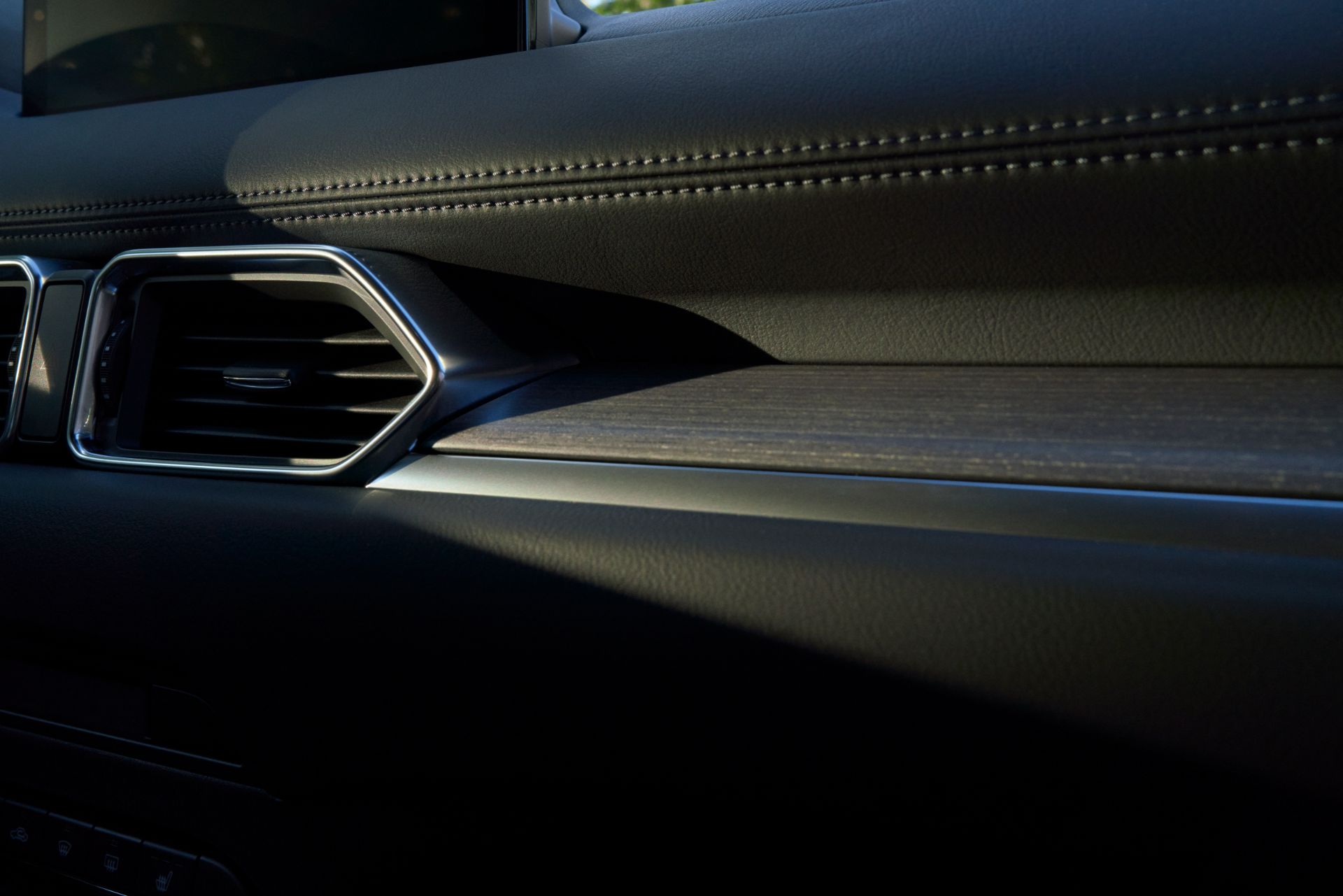 Download 2022 Mazda CX-5 - Interior, Detail HD Wallpaper 1920x1281 #38