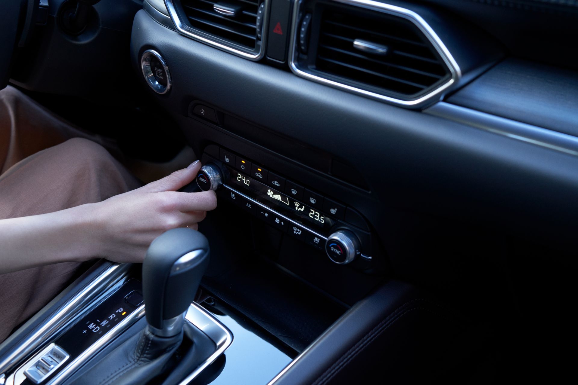 Download 2022 Mazda CX-5 - Interior, Detail HD Wallpaper 1920x1281 #36