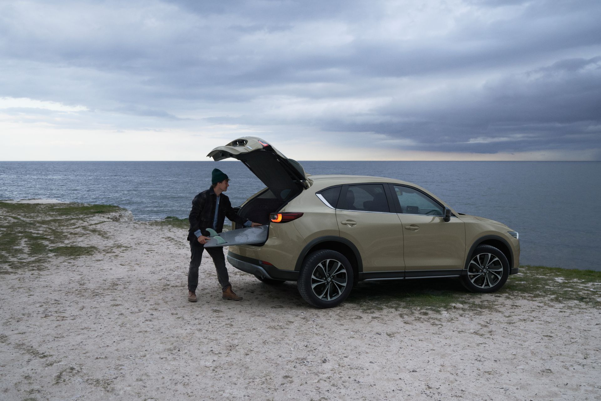Download 2022 Mazda CX-5 - Rear Three-Quarter HD Wallpaper 1920x1281 #7