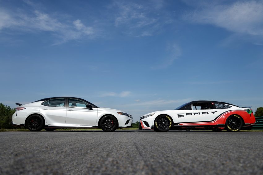 2022 NASCAR Next Gen Toyota Camry TRD - Side Wallpaper 850x567 #3