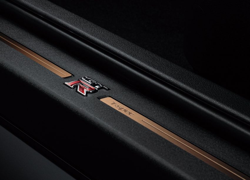 2022 Nissan GT-R T-Spec Edition - Door Sill Wallpaper 850x612 #29