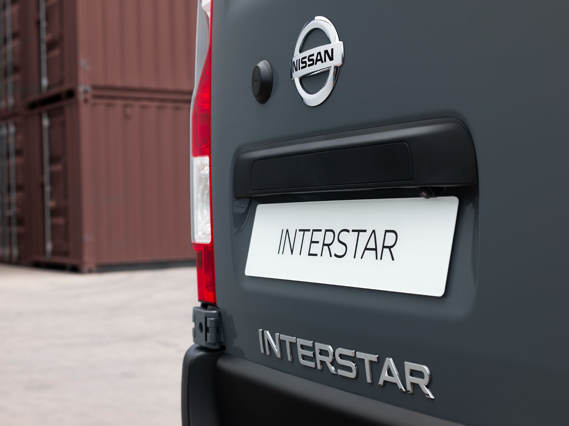 Download 2022 Nissan Interstar - Tail Light HD Wallpaper 1920x1439 #7