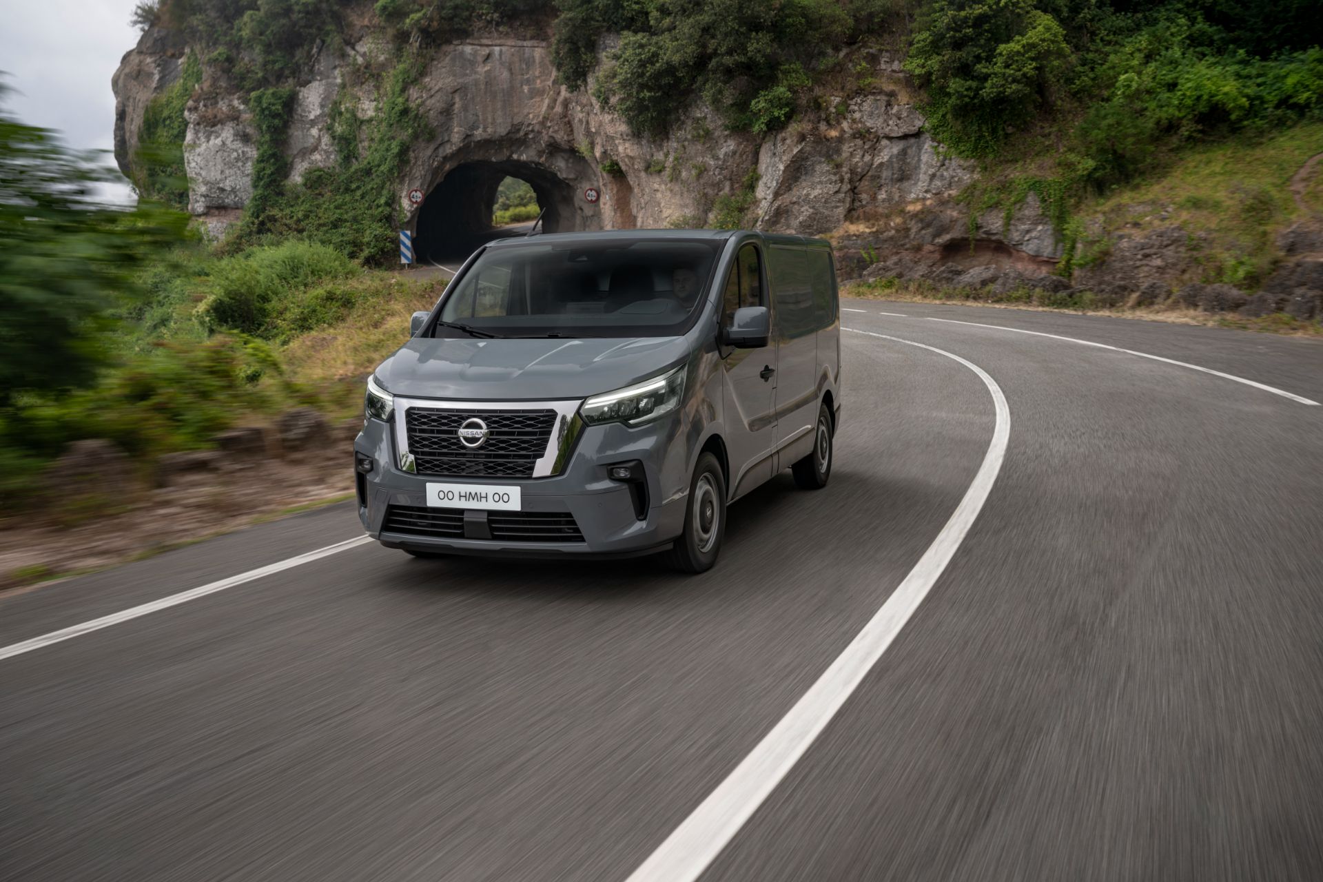Download 2022 Nissan Primastar - Front HD Wallpaper 1920x1280 #2