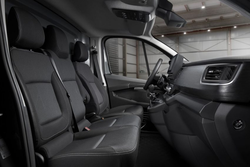 2022 Nissan Primastar - Interior, Front Seats Wallpaper 850x567 #11