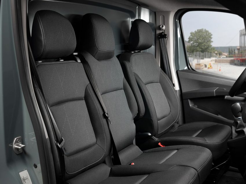 2022 Nissan Primastar - Interior, Front Seats Wallpaper 850x637 #12
