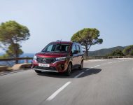 2022 Nissan Townstar Combi - Front Three-Quarter Wallpaper 190x150