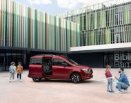 2022 Nissan Townstar Combi - Front Three-Quarter Wallpaper 190x150