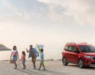 2022 Nissan Townstar Combi - Front Three-Quarter Wallpaper 190x150