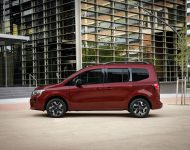 2022 Nissan Townstar Combi - Side Wallpaper 190x150