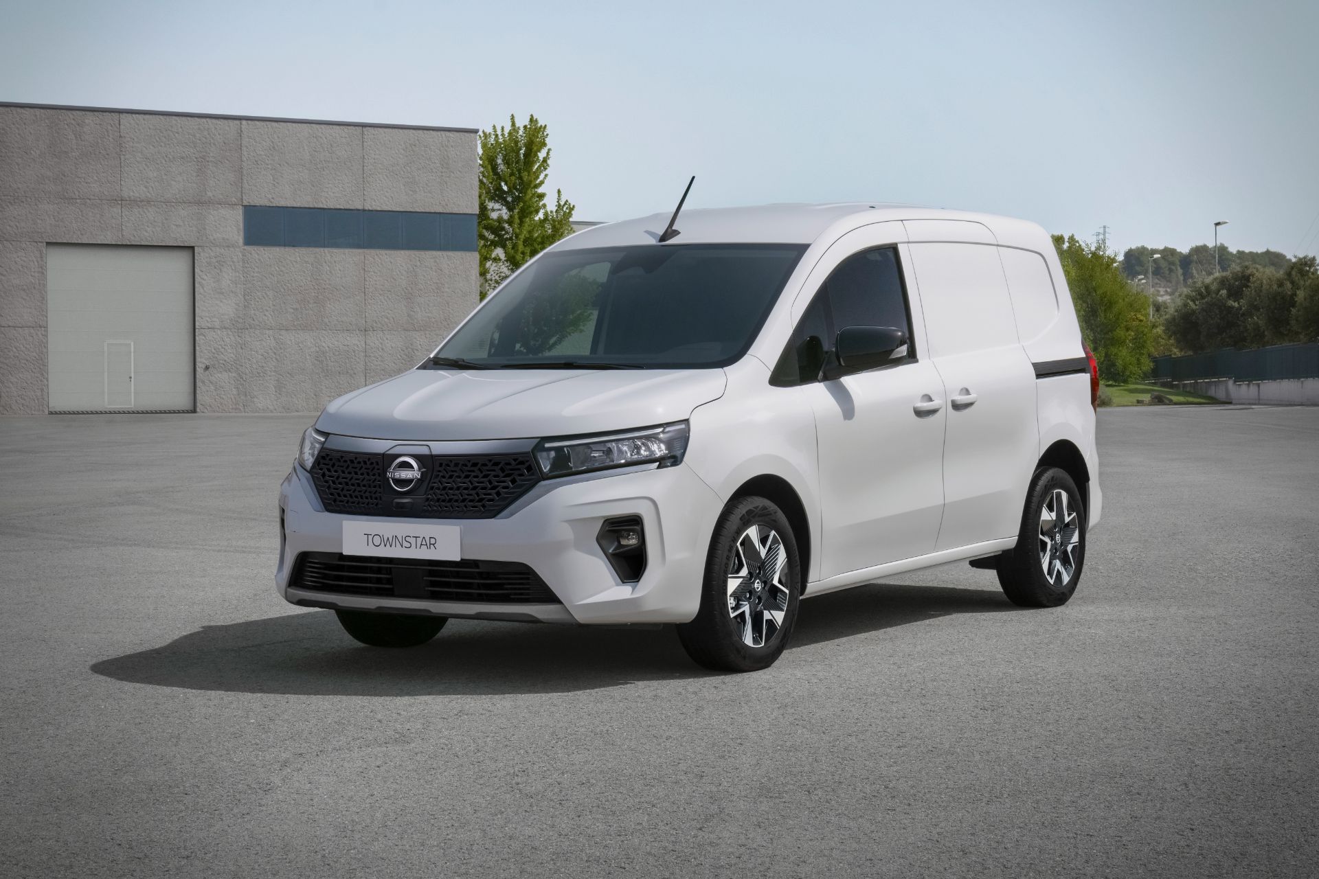 Download 2022 Nissan Townstar EV Van - Front Three-Quarter HD Wallpaper 1920x1280 #5