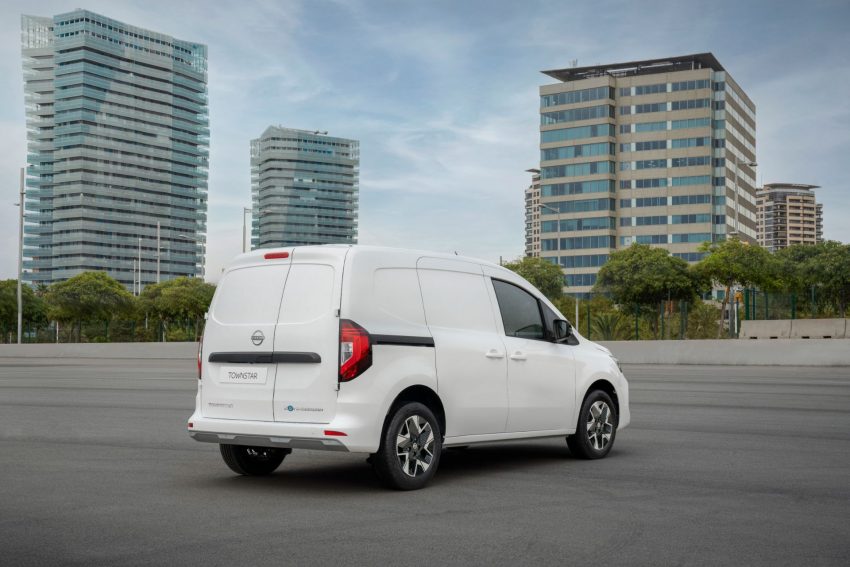 2022 Nissan Townstar EV Van - Rear Three-Quarter Wallpaper 850x567 #7