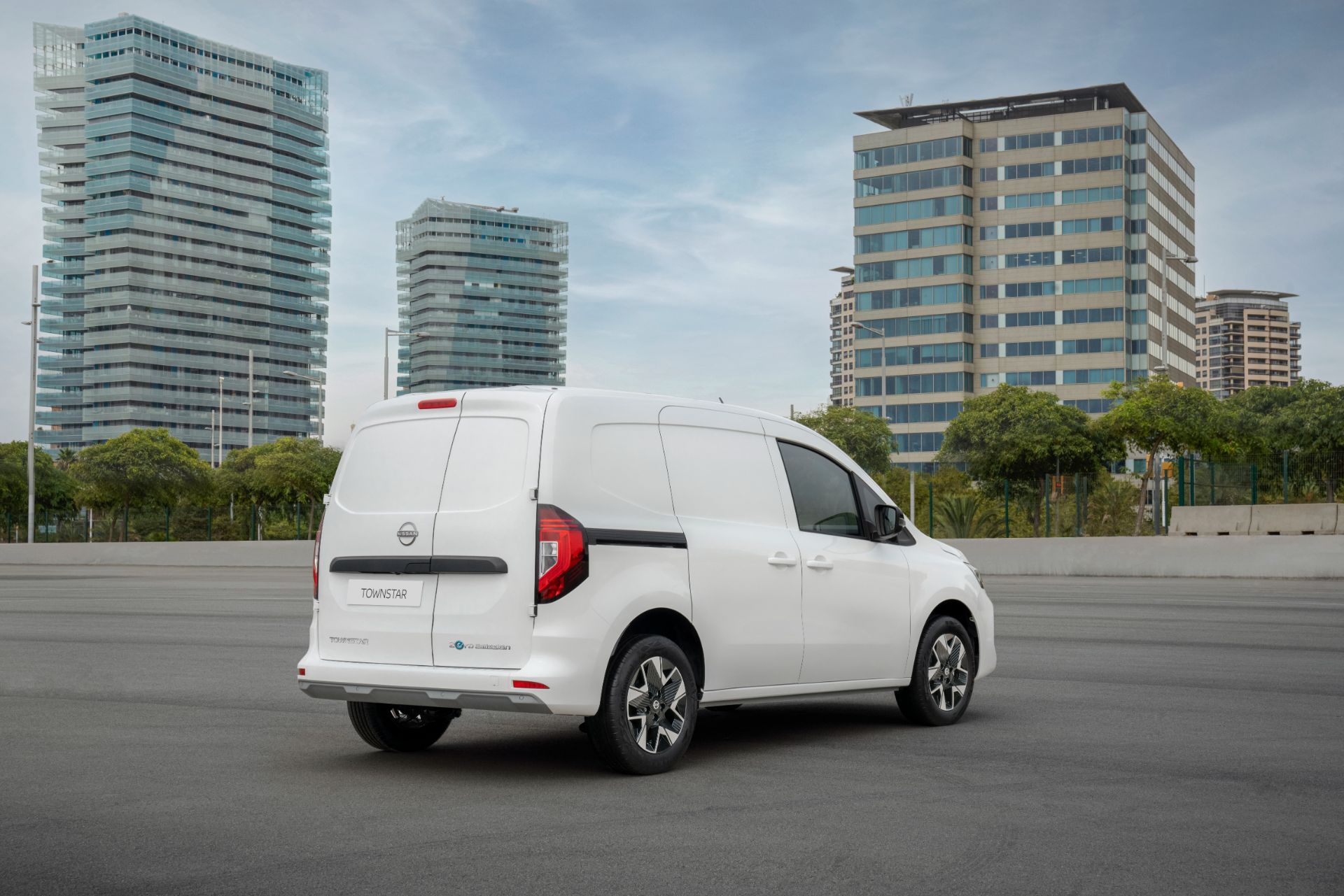 Download 2022 Nissan Townstar EV Van - Rear Three-Quarter HD Wallpaper 1920x1281 #7