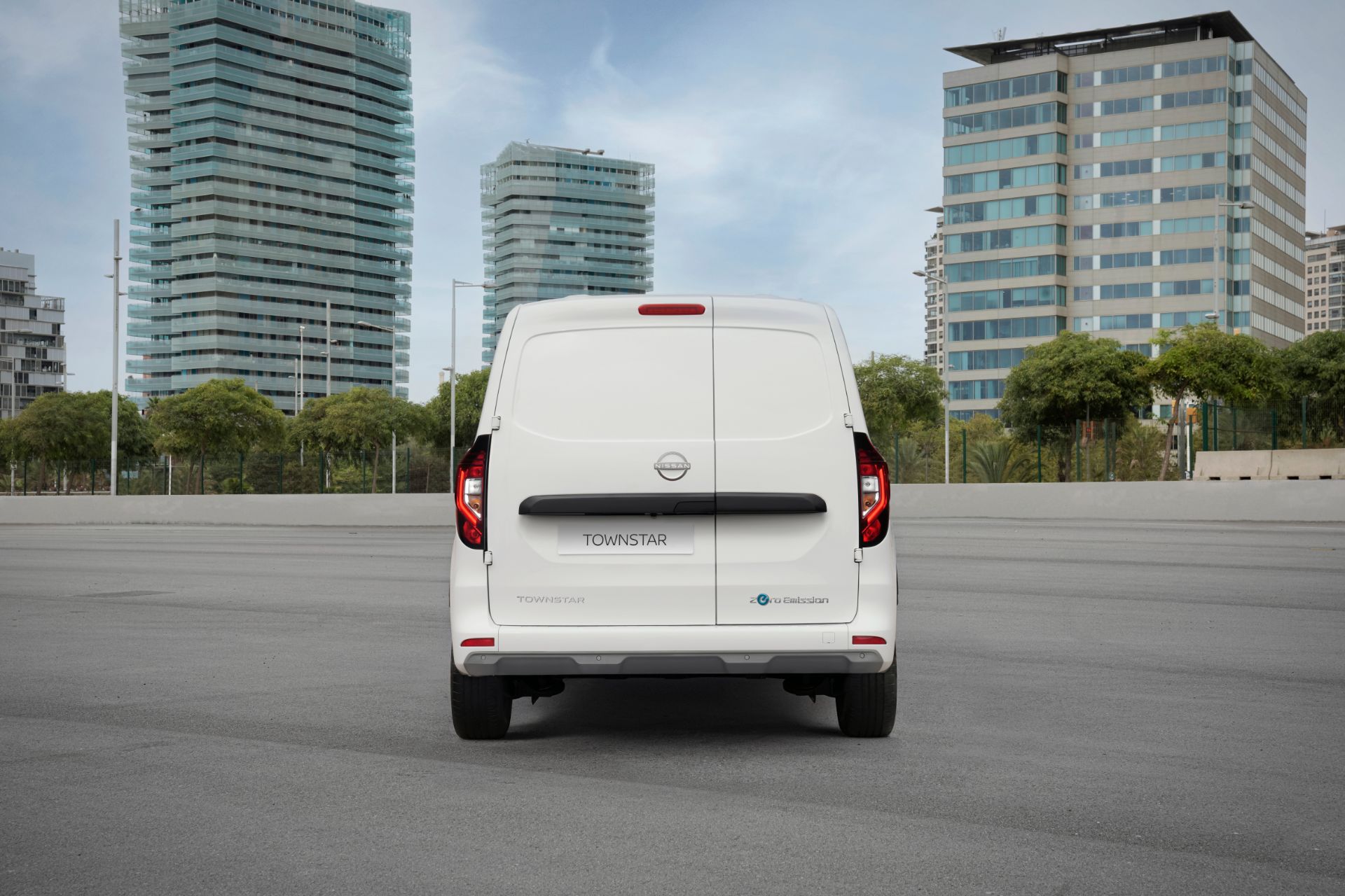 Download 2022 Nissan Townstar EV Van - Rear HD Wallpaper 1920x1280 #8