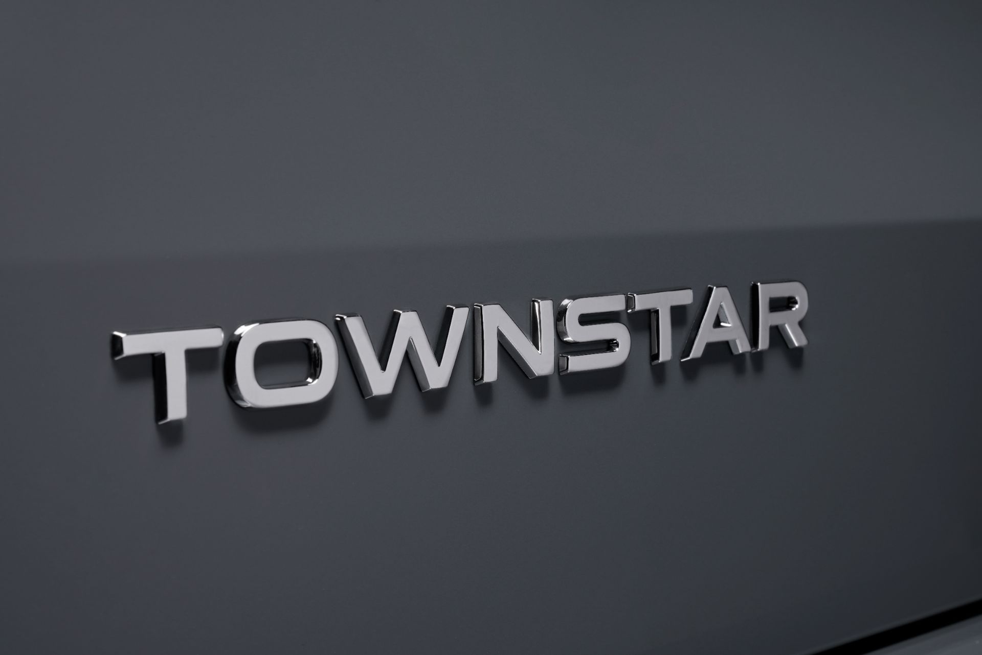 Download 2022 Nissan Townstar Van - Badge HD Wallpaper 1920x1282 #35