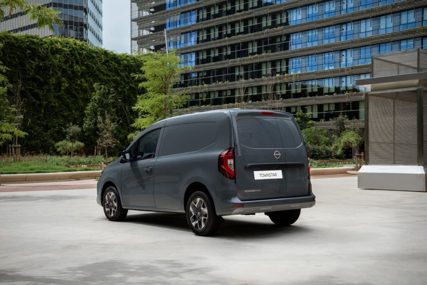 2022 Nissan Townstar Van - Rear Three-Quarter Wallpaper 850x567 #29