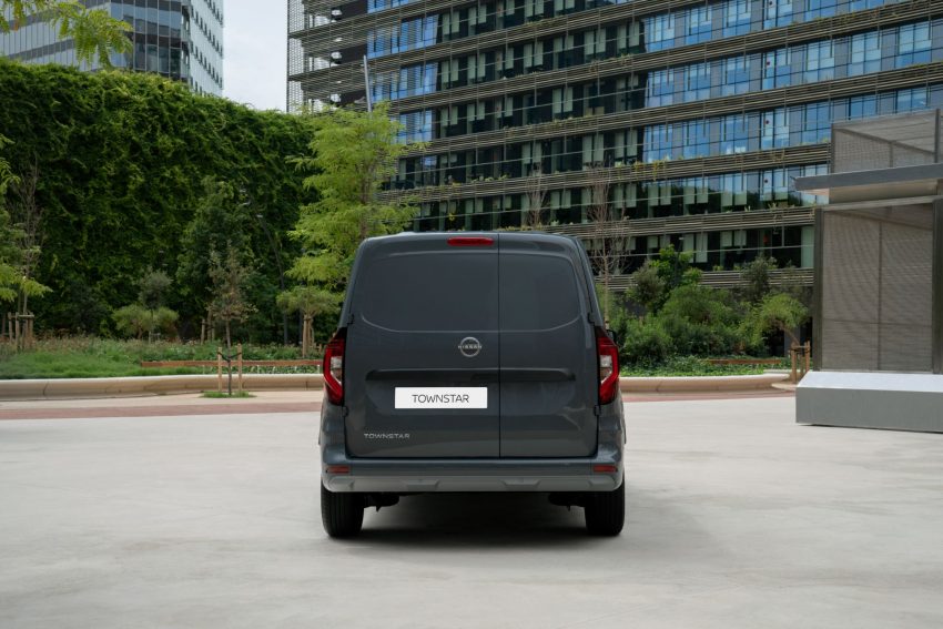 2022 Nissan Townstar Van - Rear Wallpaper 850x567 #30