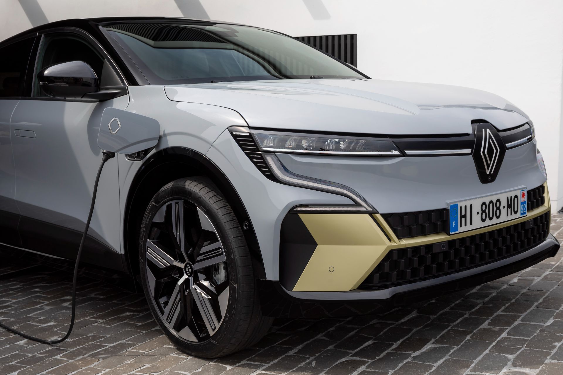 Download 2022 Renault Megane E-Tech - Charging HD Wallpaper 1920x1280 #26