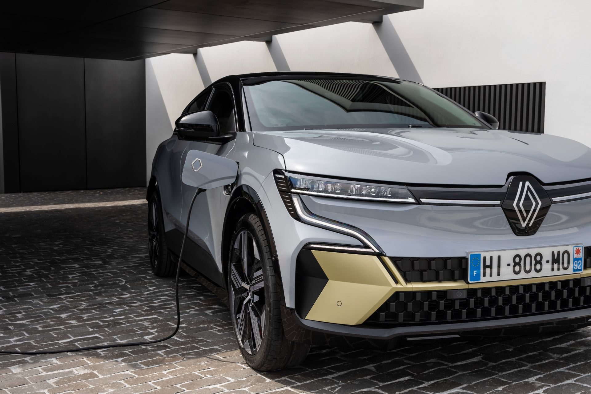 Download 2022 Renault Megane E-Tech - Charging HD Wallpaper 1920x1280 #27