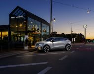 2022 Renault Megane E-Tech - Front Three-Quarter Wallpaper 190x150
