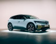 2022 Renault Megane E-Tech - Front Three-Quarter Wallpaper 190x150