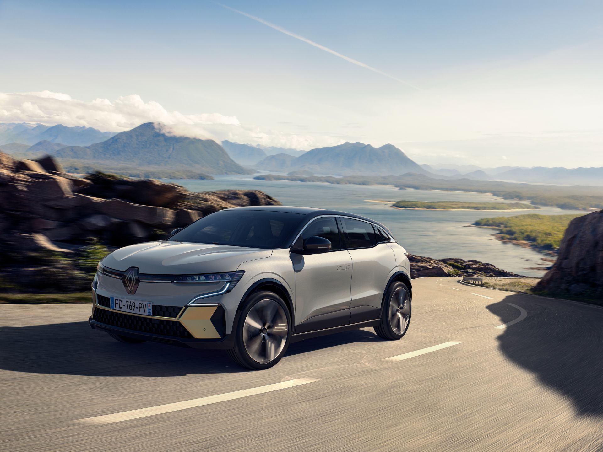 Download 2022 Renault Megane E-Tech - Front Three-Quarter HD Wallpaper 1920x1440 #1