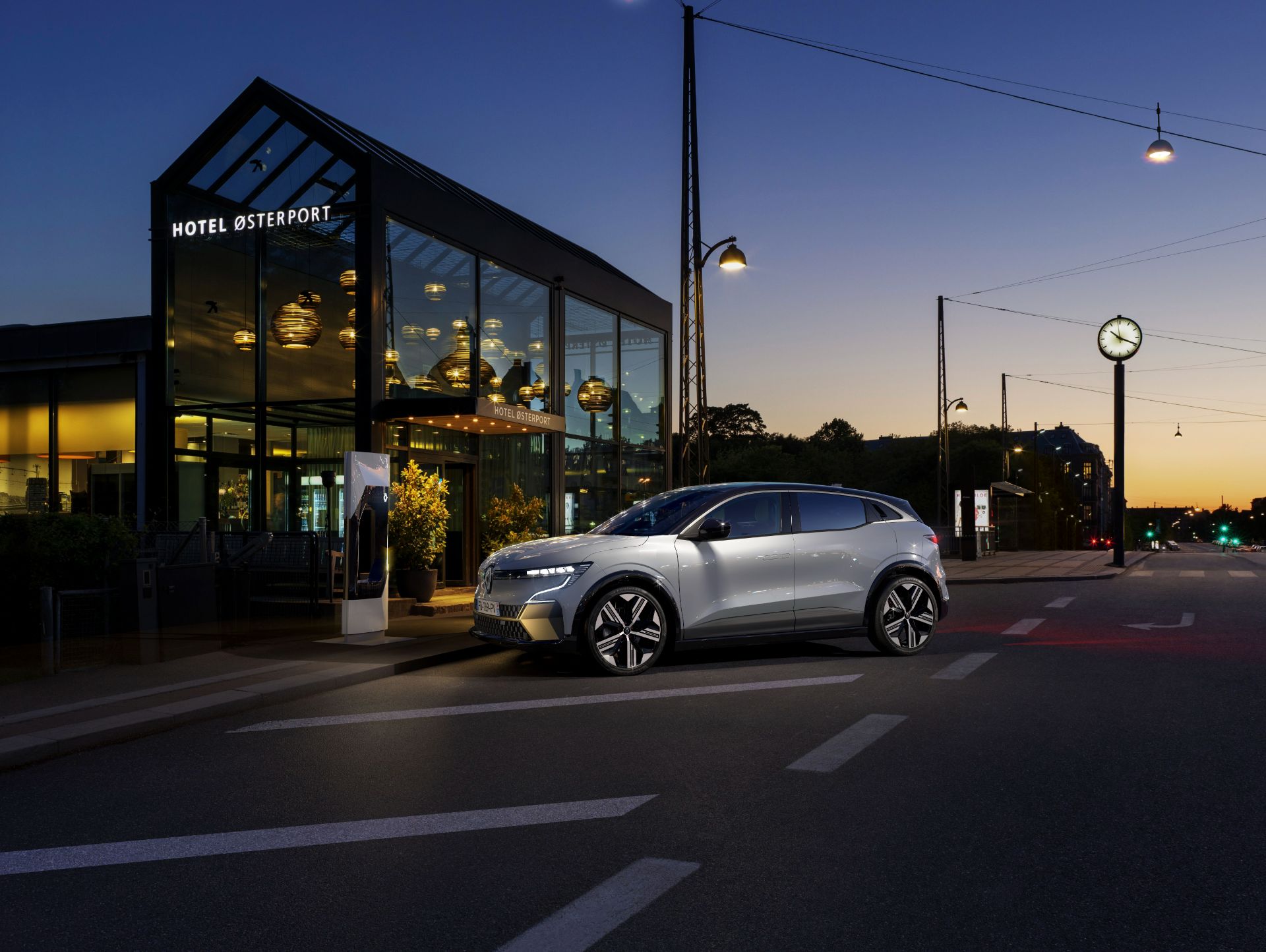 Download 2022 Renault Megane E-Tech - Front Three-Quarter HD Wallpaper 1920x1444 #37