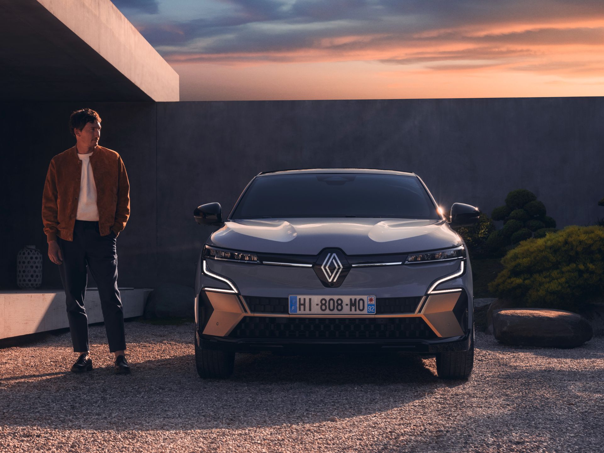 Download 2022 Renault Megane E-Tech - Front HD Wallpaper 1920x1440 #52