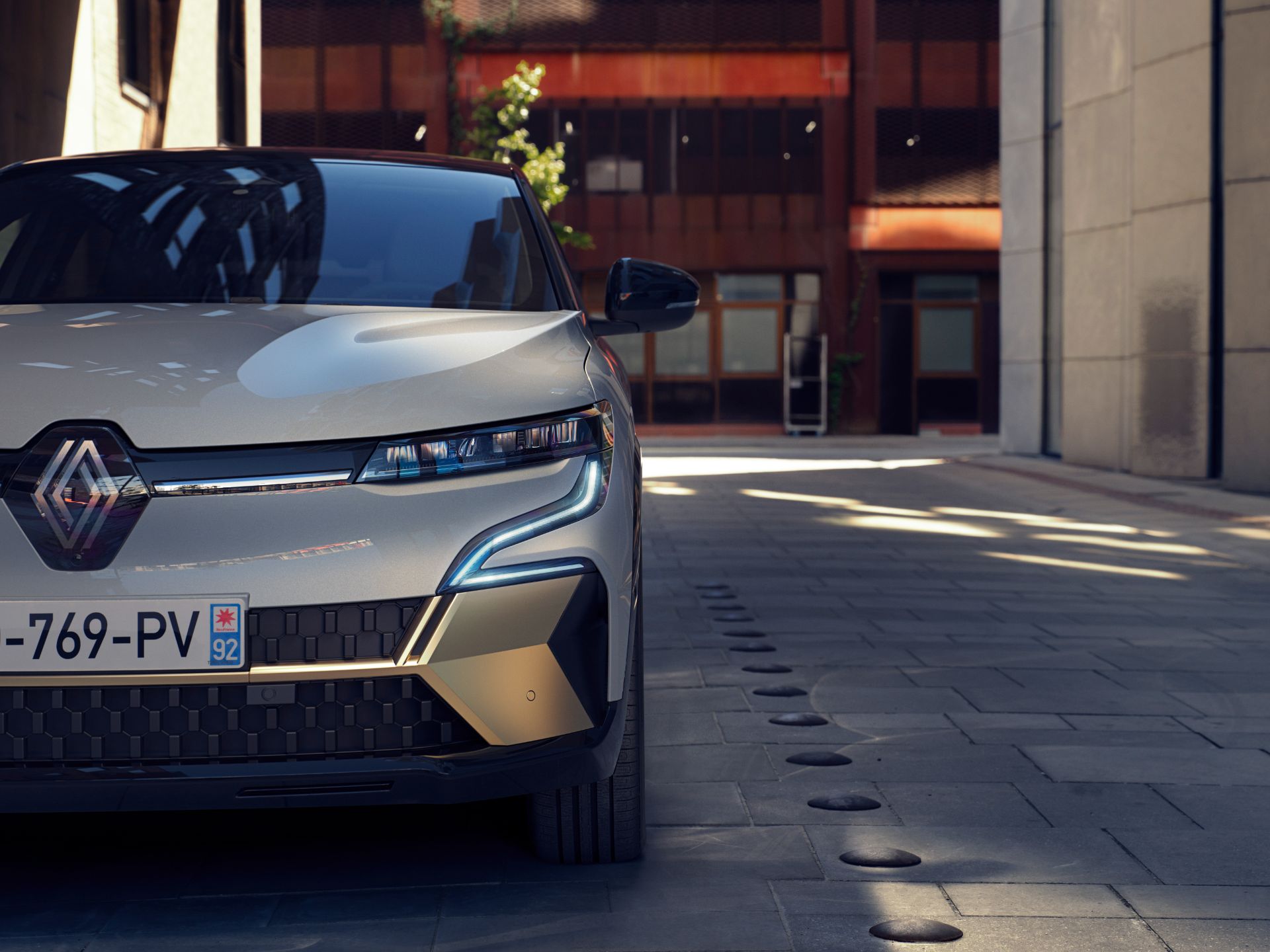 Download 2022 Renault Megane E-Tech - Front HD Wallpaper 1920x1440 #28