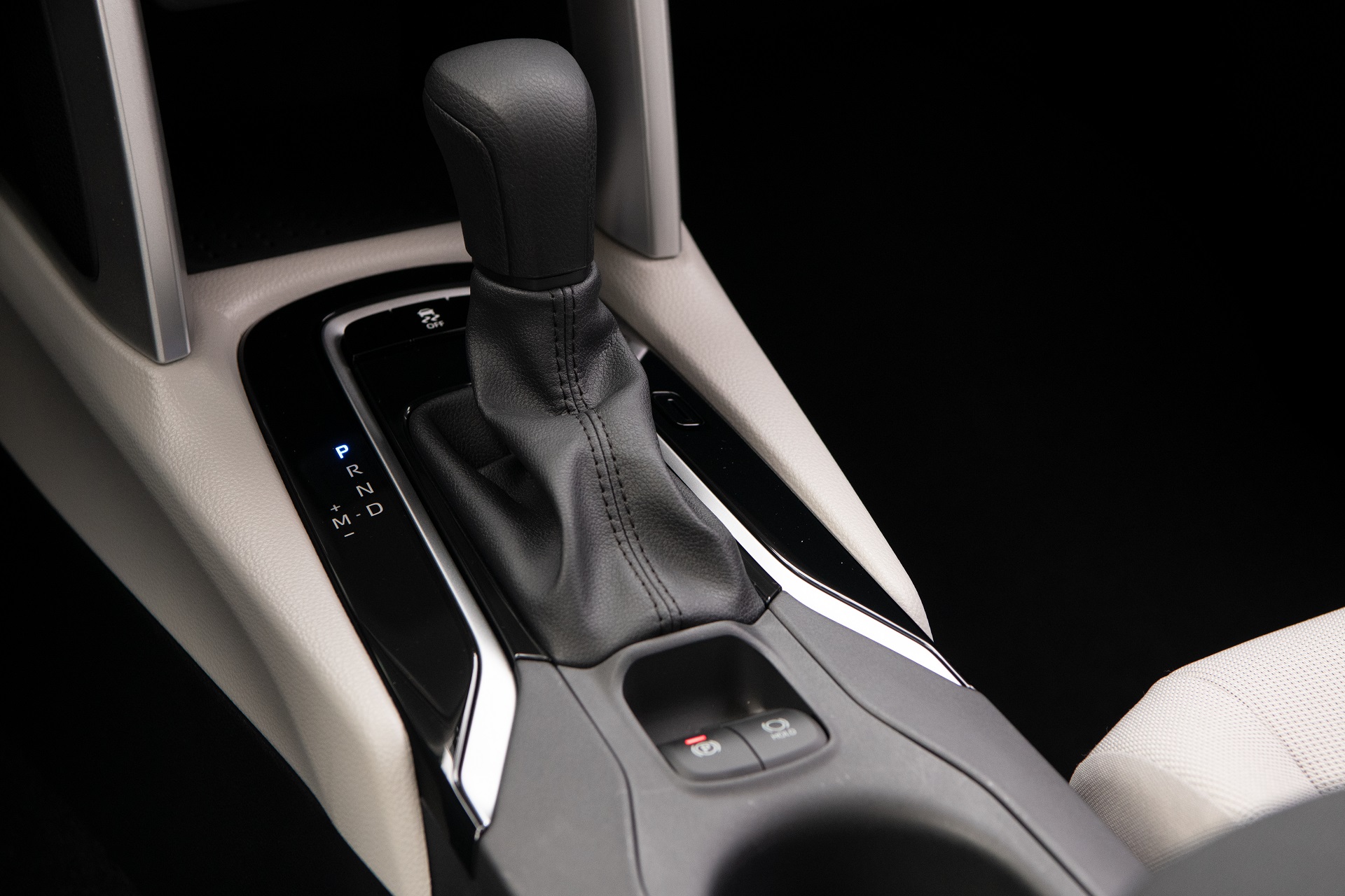 Download 2022 Toyota Corolla Cross L - Central Console HD Wallpaper 1920x1280 #31