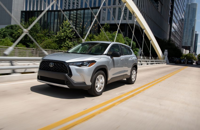 2022 Toyota Corolla Cross L - Front Three-Quarter Wallpaper 850x555 #1