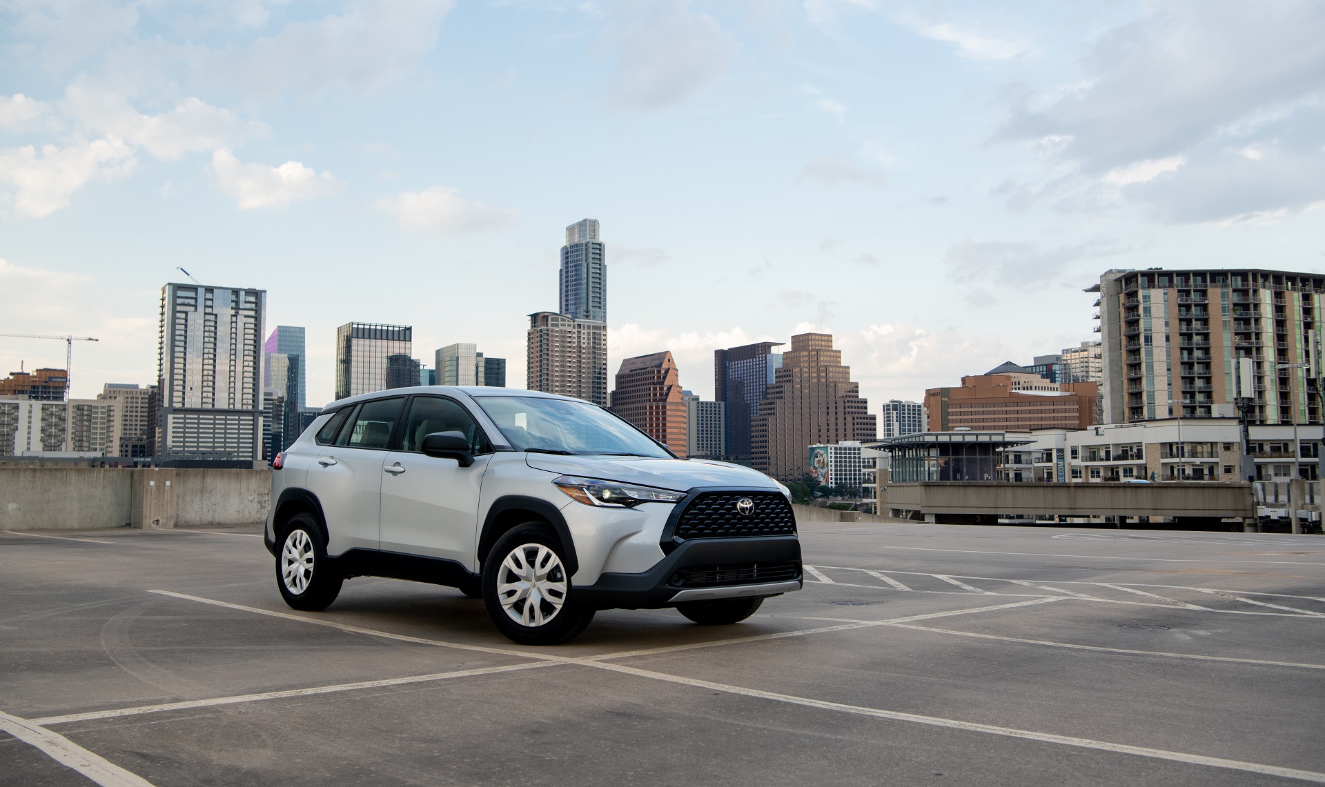 Download 2022 Toyota Corolla Cross L - Front Three-Quarter HD Wallpaper 1920x1141 #7