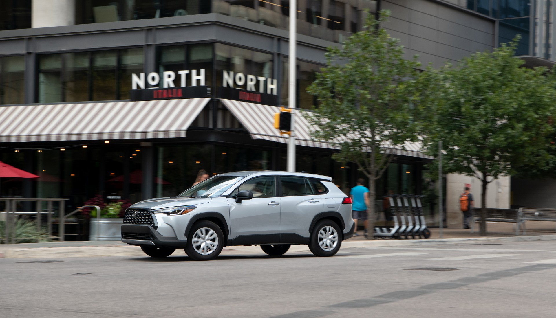 Download 2022 Toyota Corolla Cross L - Front Three-Quarter HD Wallpaper 1920x1099 #14