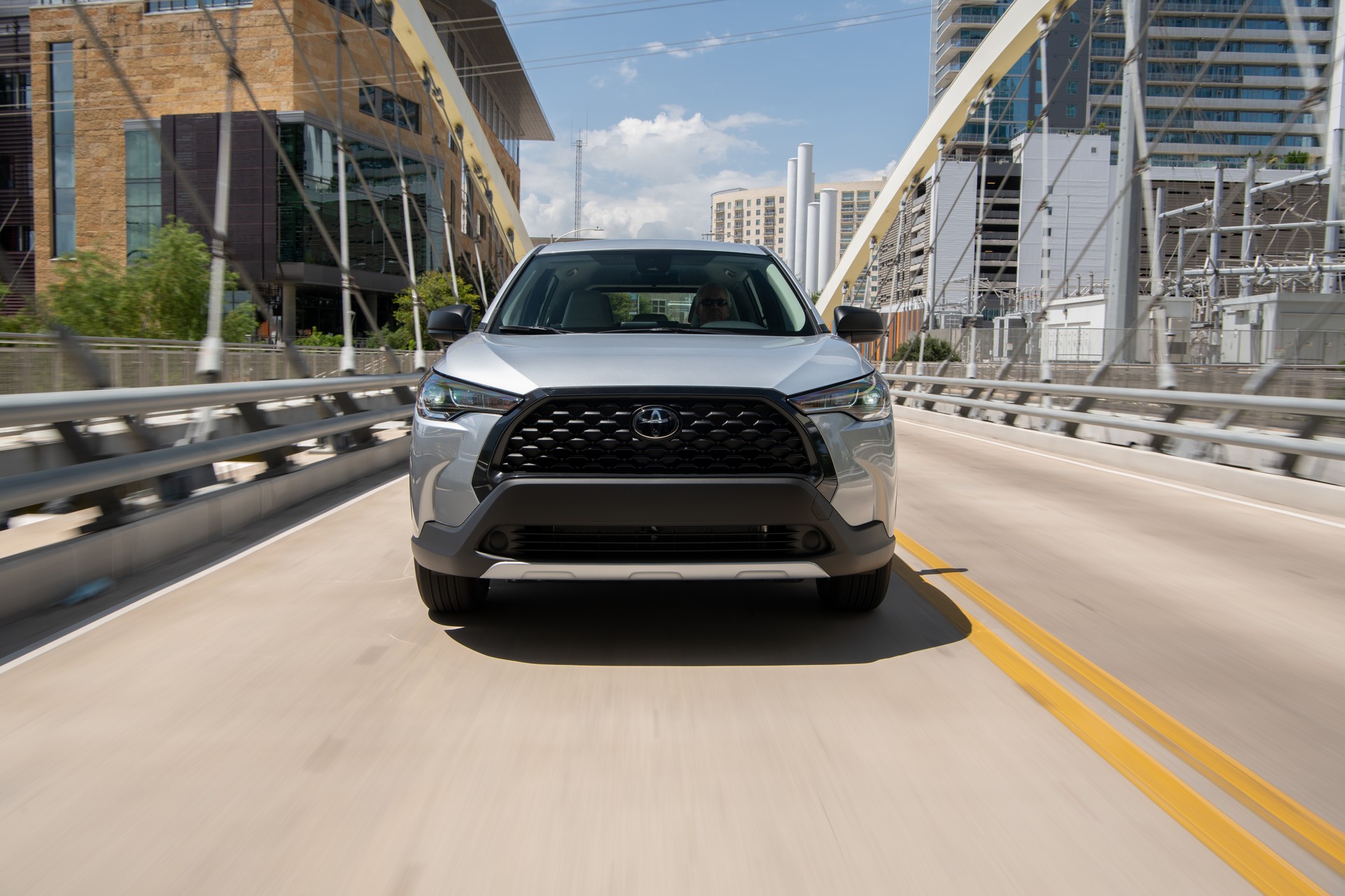 Download 2022 Toyota Corolla Cross L - Front HD Wallpaper 1920x1280 #2