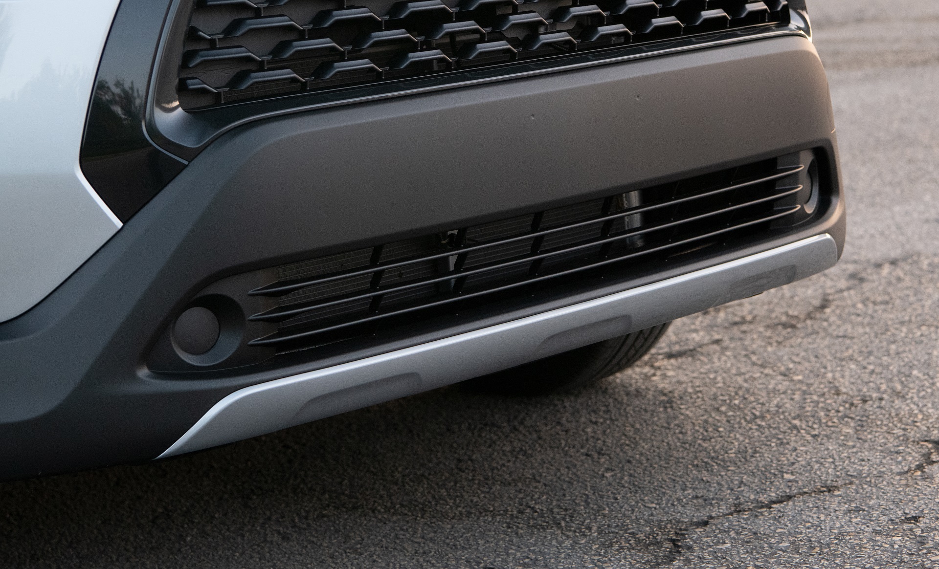 Download 2022 Toyota Corolla Cross L - Grille HD Wallpaper 1920x1164 #20