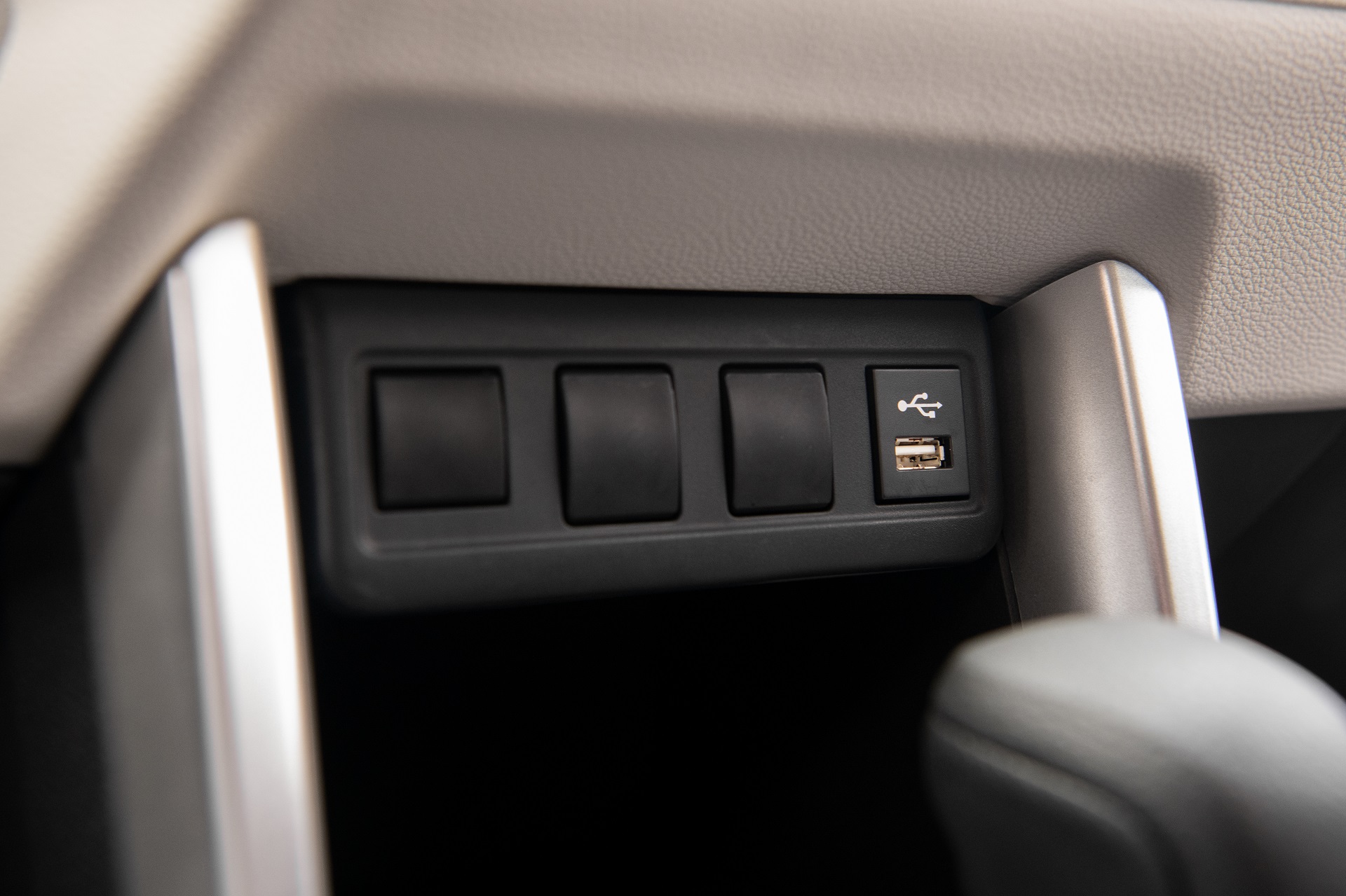 Download 2022 Toyota Corolla Cross L - Interior, Detail HD Wallpaper 1920x1279 #36