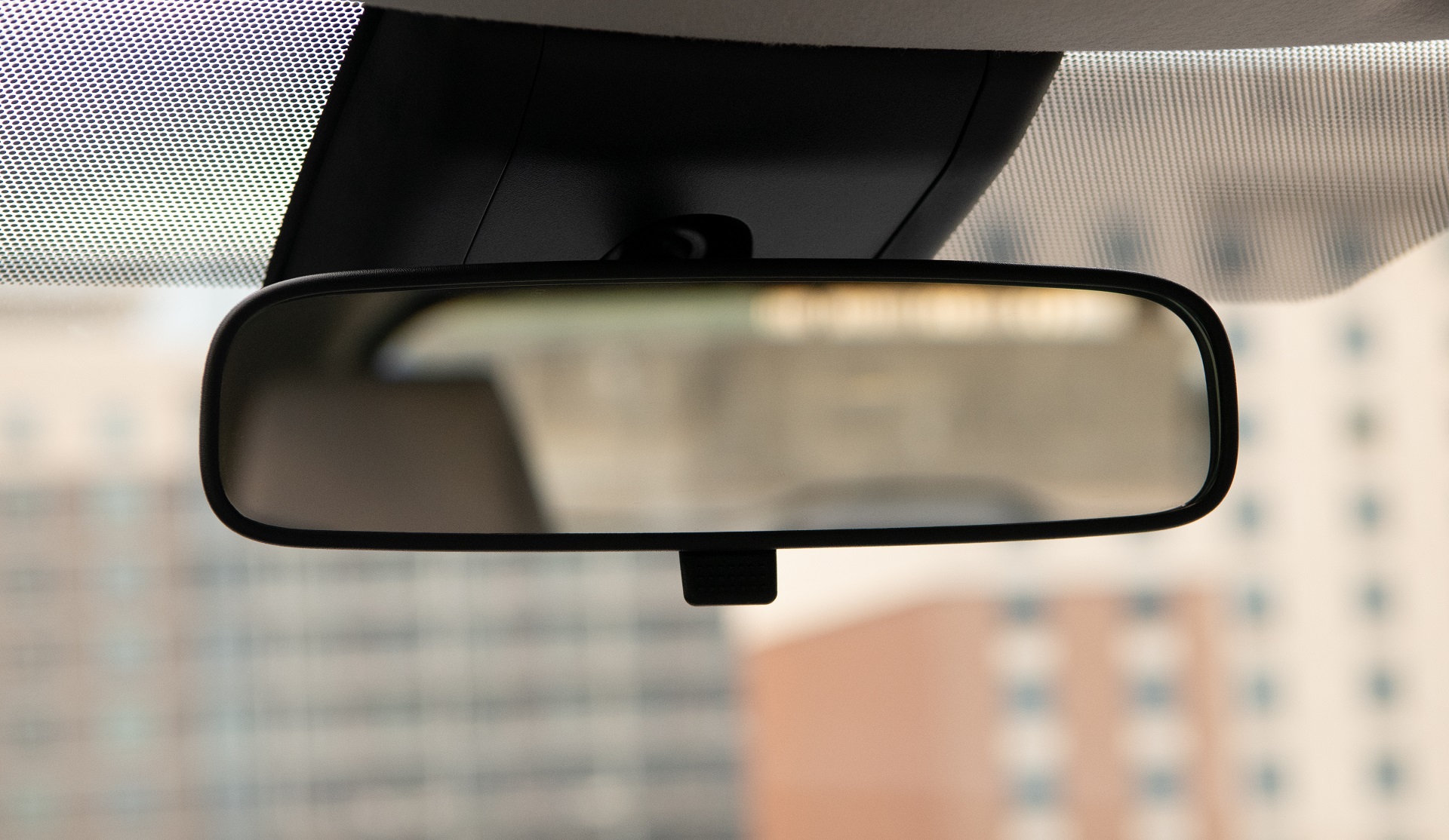 Download 2022 Toyota Corolla Cross L - Rear View Mirror HD Wallpaper 1920x1114 #42