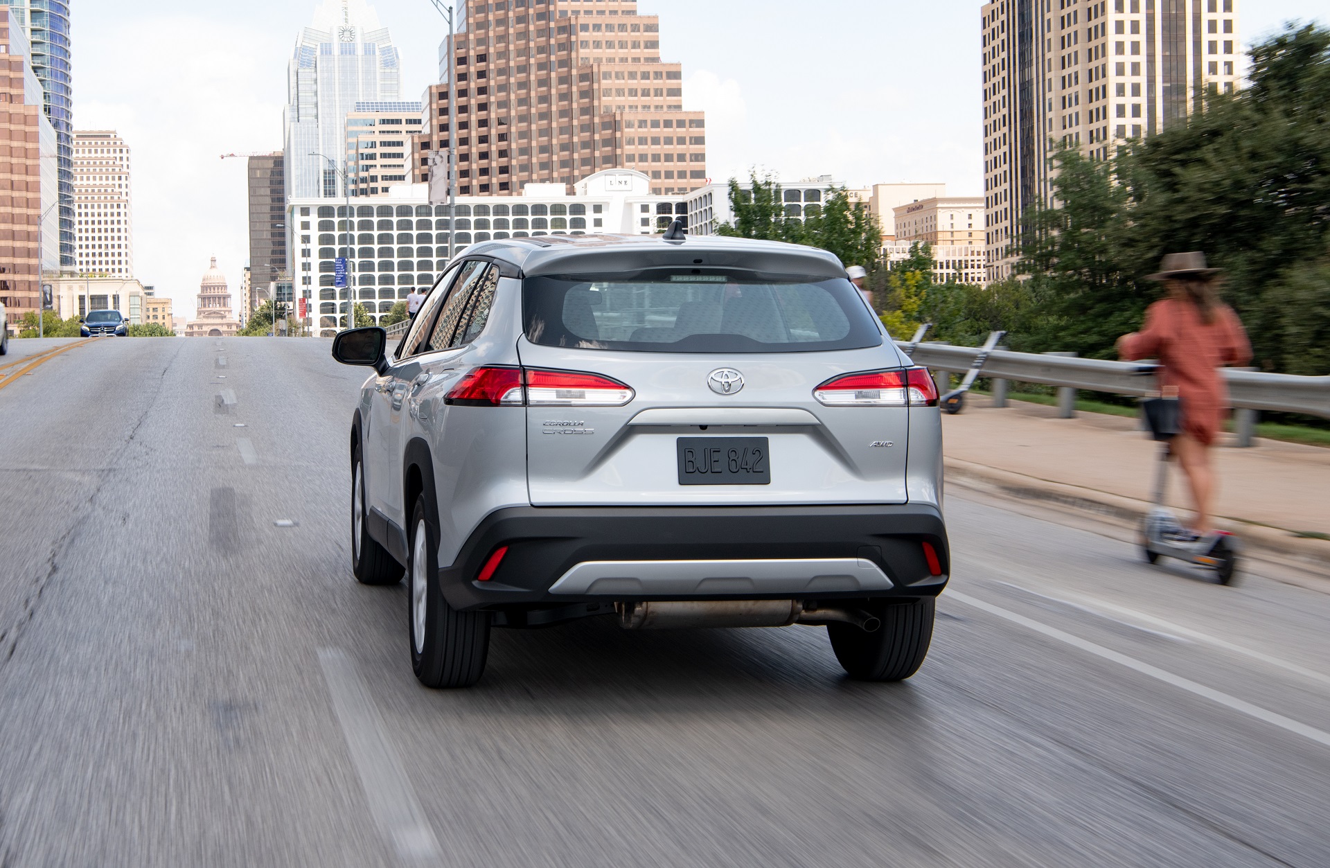 Download 2022 Toyota Corolla Cross L - Rear HD Wallpaper 1920x1253 #5