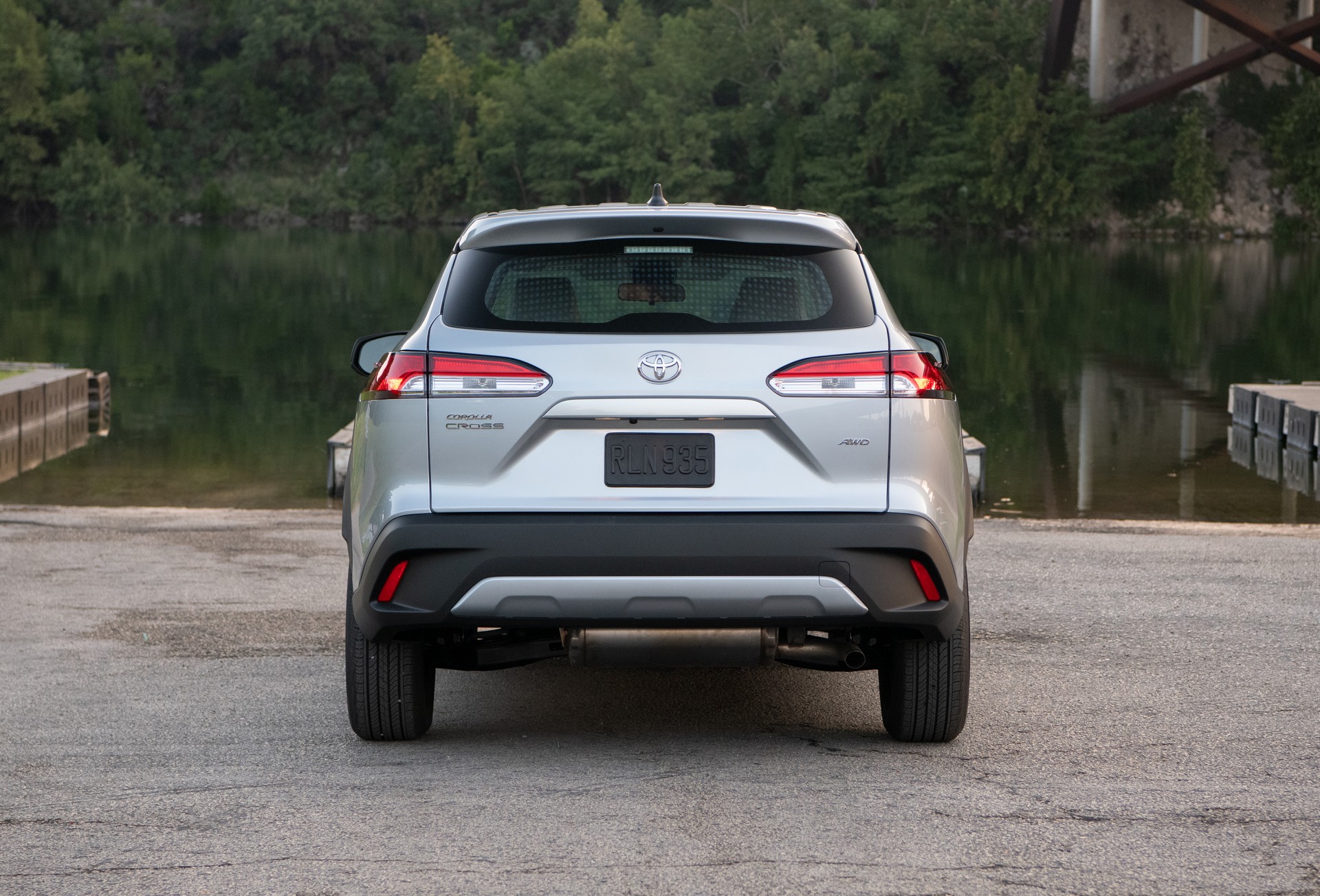 Download 2022 Toyota Corolla Cross L - Rear HD Wallpaper 1920x1304 #13