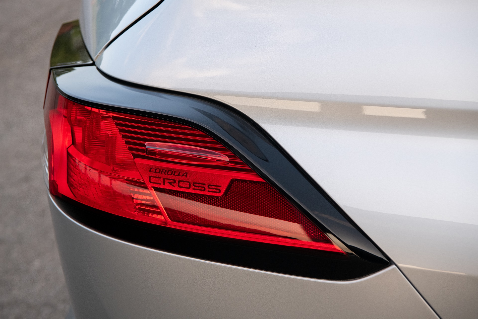 Download 2022 Toyota Corolla Cross L - Tail Light HD Wallpaper 1920x1280 #23