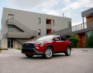 2022 Toyota Corolla Cross LE - Front Three-Quarter Wallpaper 190x150