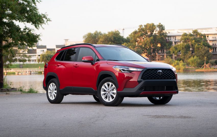 2022 Toyota Corolla Cross LE - Front Three-Quarter Wallpaper 850x538 #20