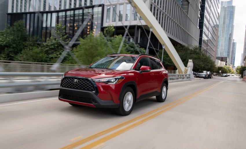 2022 Toyota Corolla Cross LE - Front Three-Quarter Wallpaper 850x516 #1