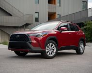 2022 Toyota Corolla Cross LE - Front Three-Quarter Wallpaper 190x150