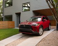 2022 Toyota Corolla Cross LE - Front Three-Quarter Wallpaper 190x150